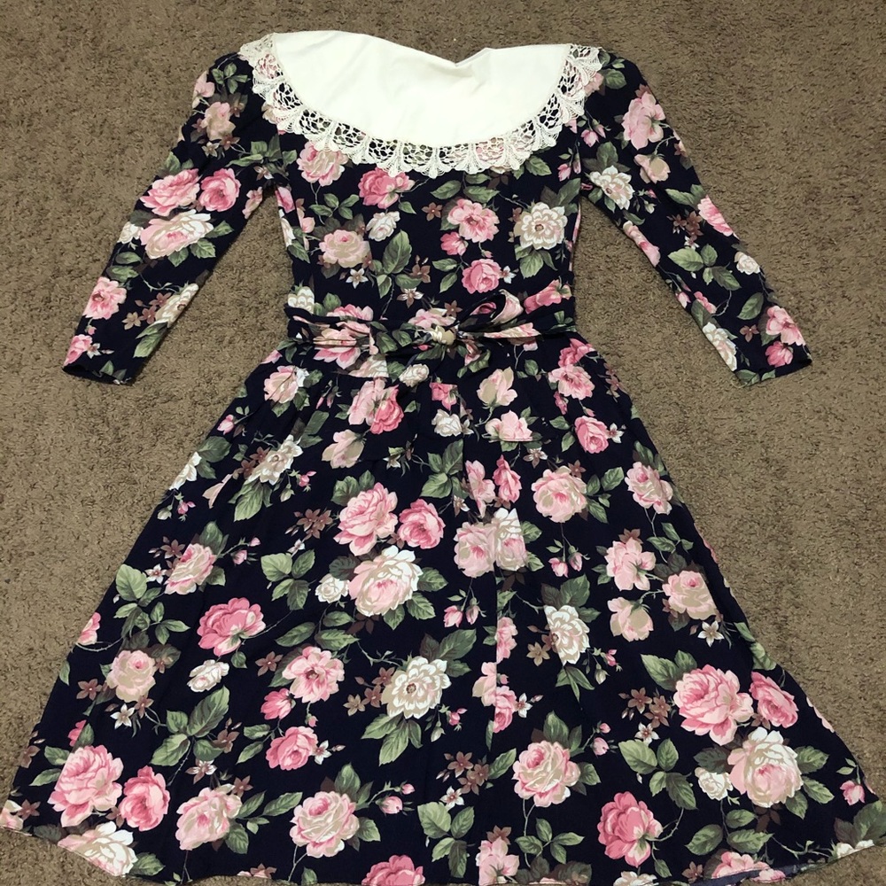 Dress - Picture 2 of 2